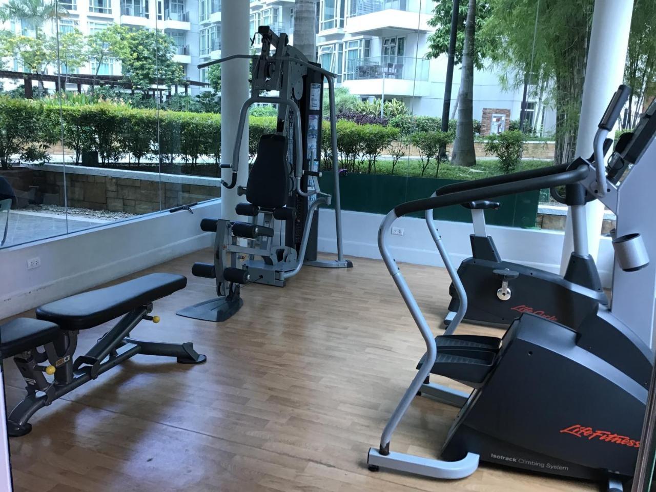 Condotel at Parkside Villas Manila Eksteriør billede